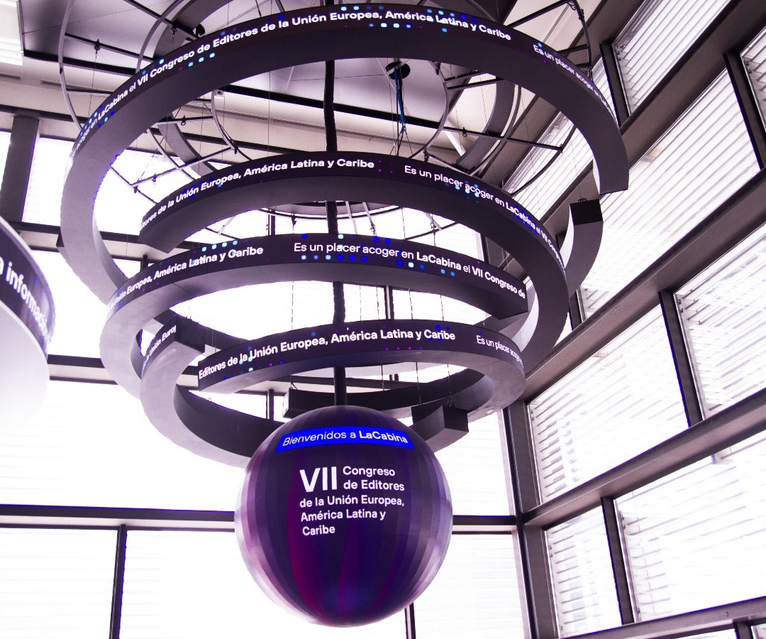 En medio del Congreso, los editores buscan asegurar que las noticias que difunden reflejen de manera precisa y equitativa la diversidad de sus audiencias y comunidades. Esto implica no solo la contratación de periodistas y editores diversos, sino también la cobertura equitativa de temas relacionados con la diversidad, como la igualdad racial, de género, de orientación sexual y otros temas relevantes para diferentes segmentos de la sociedad. 