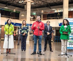 Ana María Zambrano, gerente de la Terminal de Transporte; Carlos Fernando Galán, Alcalde de Bogotá; y Adriana Soto, secretaria Distrital de Ambiente