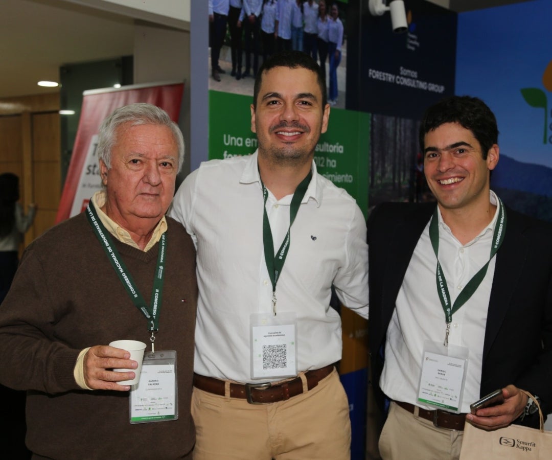 Ramiro Salazar, gerente general de Agroindustria Santa Inés; Esteban Gallo, gerente general de Forestry Consulting; y Daniel Sanín, gerente general Pro Oriente.