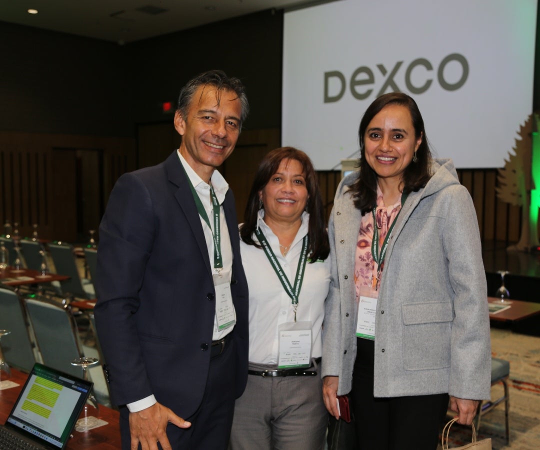 César Rey, líder de Medios de Vida Sostenibles Programa Amazonía Mía; Adriana Prieto, directora técnica ONF Andina; y Carolina Jarro, directora general de Biofix- BIC.