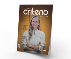 La presidenta de Suramericana, Juana Francisca LLano, en la portada de la nueva edición de la revista Criterio Inversionista.