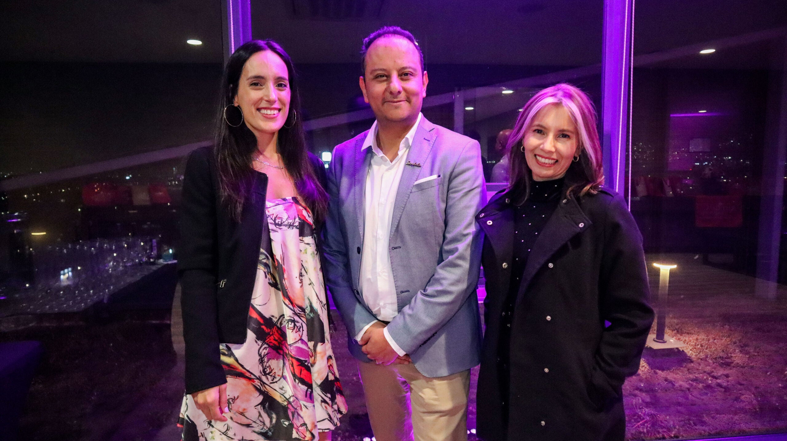 Vanesa Garelli, directora de Estrategia en EM Marketing & Communication; José Rojas, gerente de Desarrollo de Negocios en Sandals; y Olga Trujillo, gerente Regional Mayoristas en Wingo.