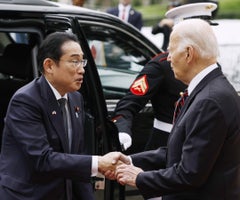 Encuentro entre el primer ministro japonés Fumio Kishida y el presidente de EE.UU Joe Biden