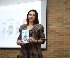 En la Feria Internacional del Libro, la abogada y columnista de LR, Leticia Ossa, lanzó su primer libro