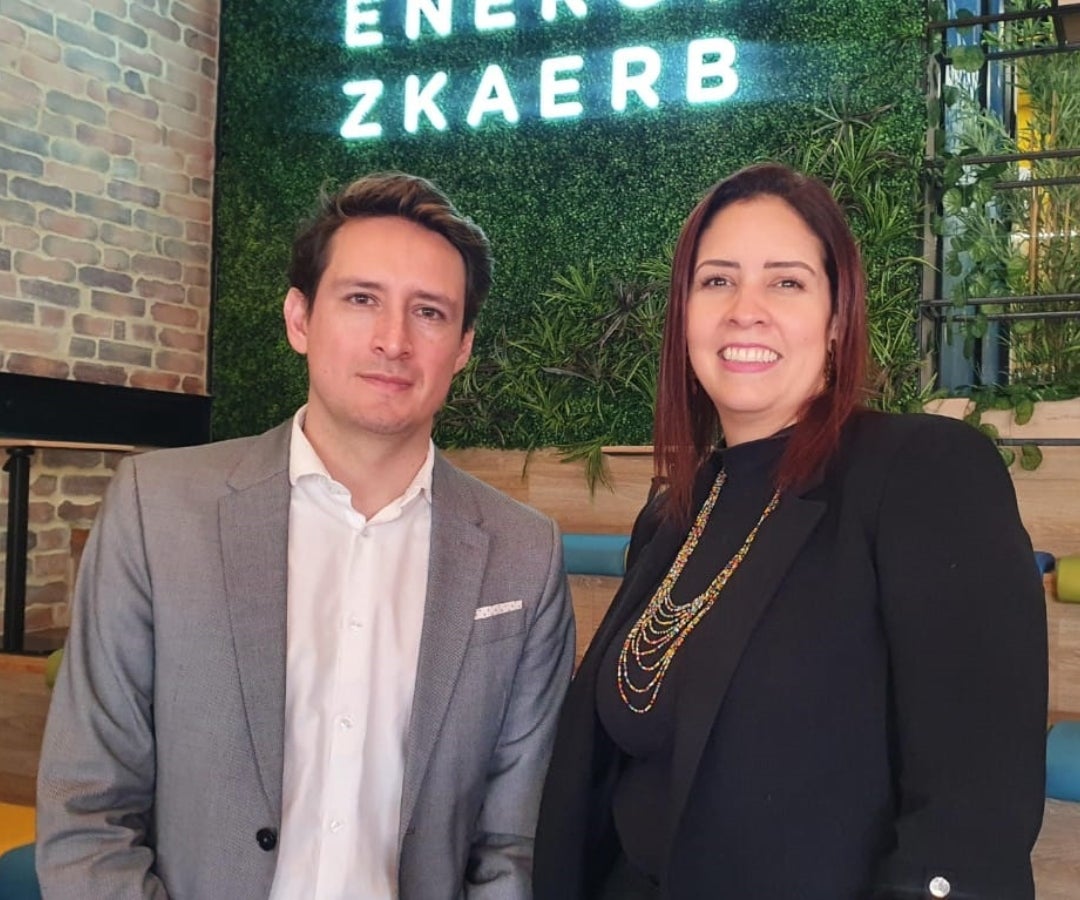 Martín García, jefe de portafolio de Colsubsidio, y Gaby de Meneses, directora de la Fundación Taap.