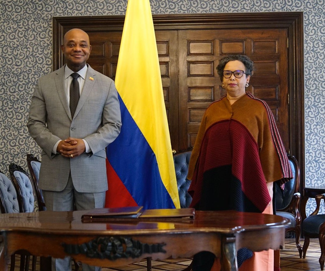 Luis Alberto Murillo, canciller (e), junto con la Claudia Mosquera Rosero, nueva embajadora de Colombia ante Senegal