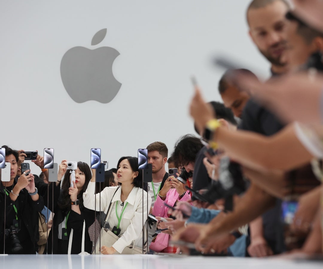 Apple se recupera gracias a pronóstico optimista y recompra de acciones sin precedentes