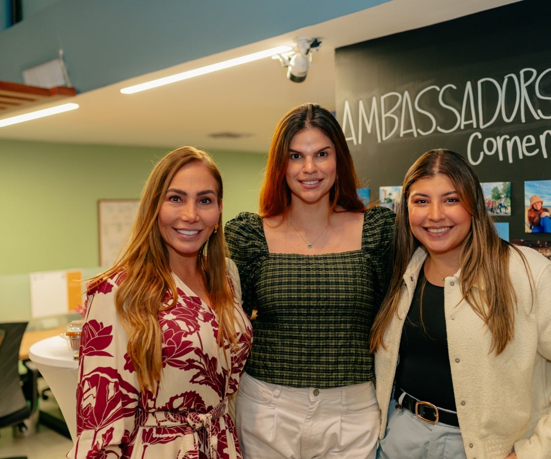 Sharon Zúñiga, directora Muemvi; María Camila Valencia, relacionista pública, y Laura Ramírez, directora ventas de EF.