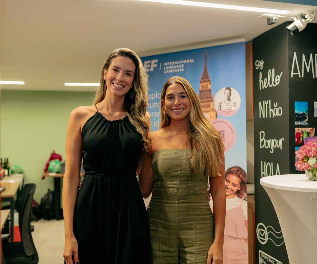 La odontóloga, Elizabeth Canizales, y Daniela Libreros, responsable de Eventos Bavaria.