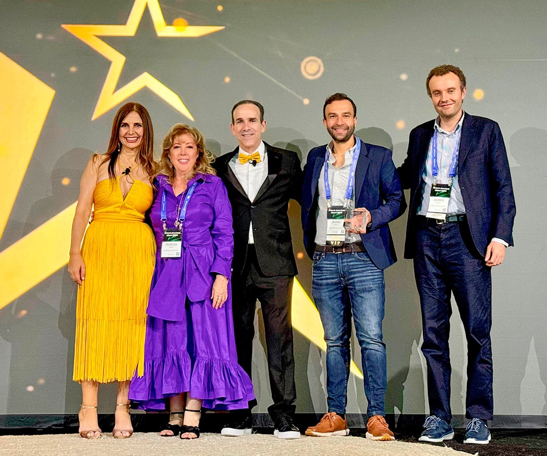 Fundación delamujer recibe el oro en Premios País a Innovadores Financieros