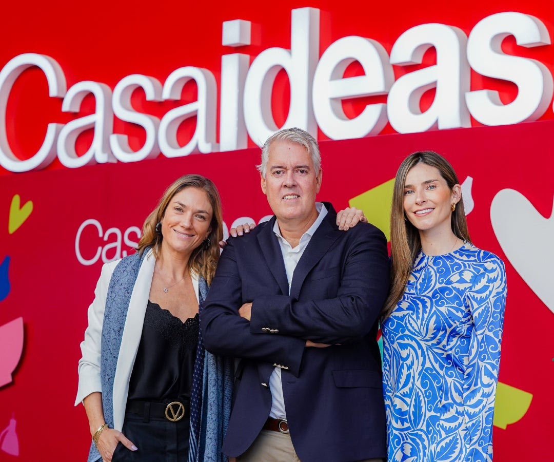 Sarah Russo Bocic, partner de Casaideas; Alfonso Vidal Palma, CEO corporativo; y Paola Guaqueta, gerente general de Casaideas Colombia.