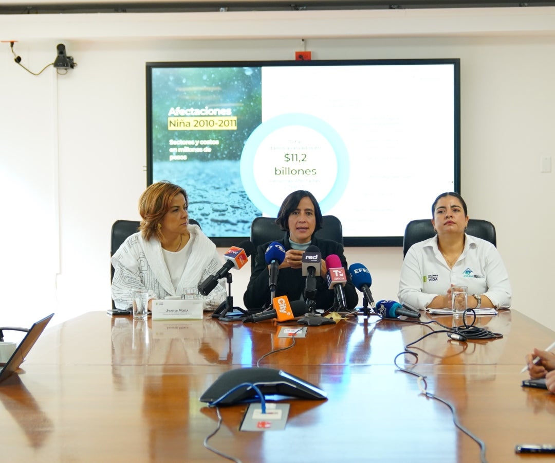 Jhenifer Mojica, ministra de Agricultura, y Susana Muhamad, ministra de Ambiente