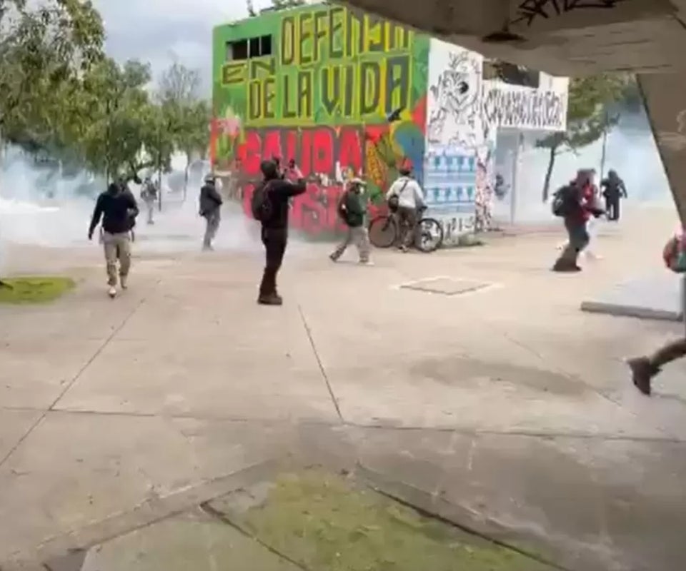 Encapuchados se tomaron el edificio del la Facultad de Sociología de la U. Nacional