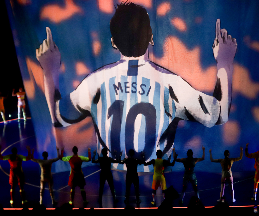 Fotografía del espectáculo del Circo del Sol donde Lionel Messi es protagonista. Su primera presentación se dio en Francia.