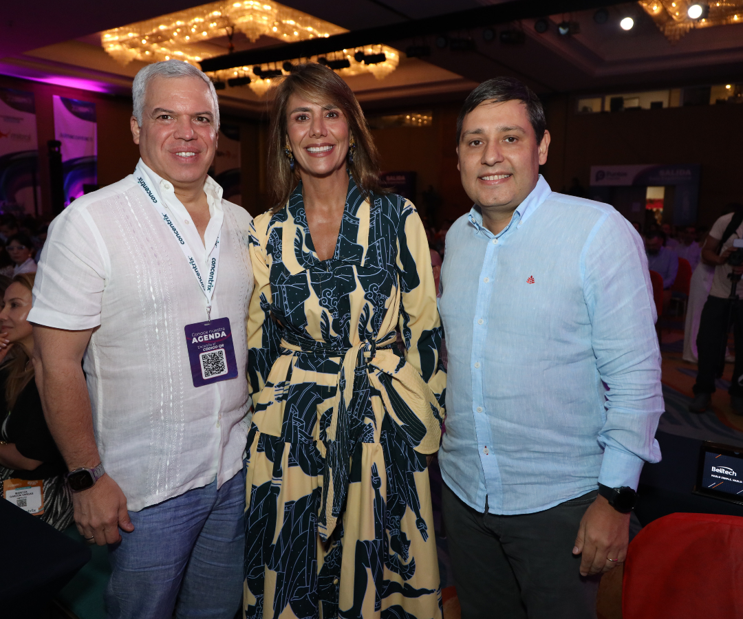 Alex Javier Blanco, presidente de ETB; Ana Karina Quessep; presidente Ejecutiva de BPrO; y Mauricio Lizcano, ministro de las TIC.