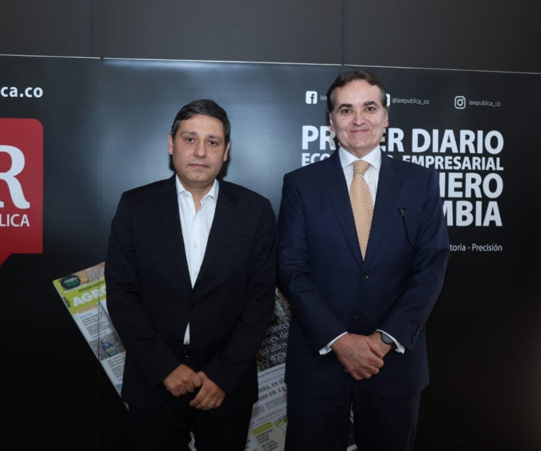 Mauricio Lizcano, ministro de las TIC, y Sergio Quijano, gerente general de LR.