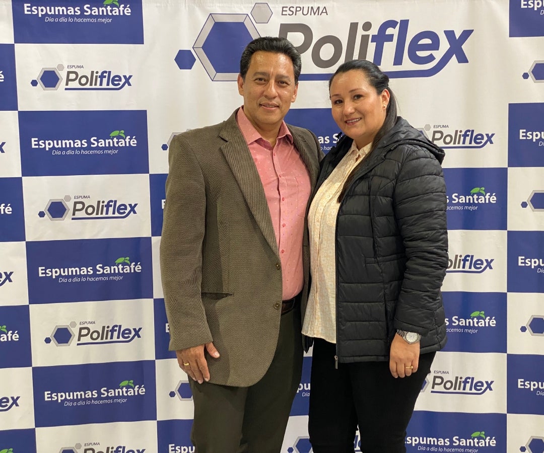 Miguel Ángel Cáceres y Zulma Hernández de Cáceres gerentes de Elements colchonería y mueblería.