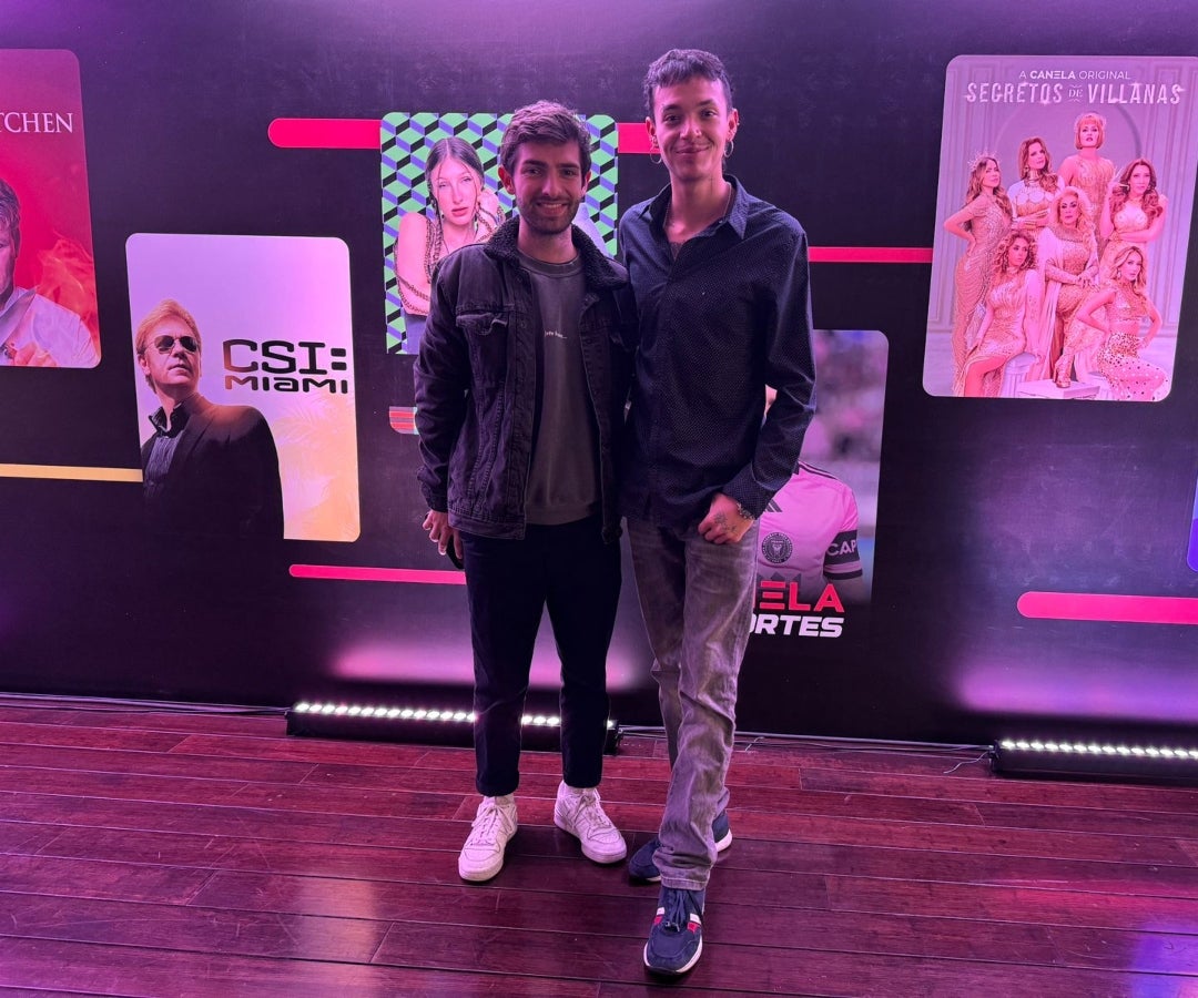 Los artistas Oliver Warren; y Samuel Ferreira.