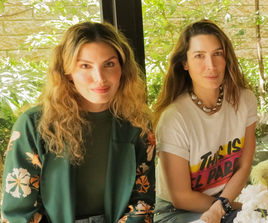 Angélica Díaz Granados, styling de Moda, y Oriana Hernández, especialista en skincare de Origlow.