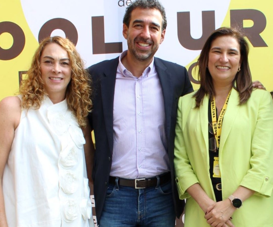 Alisson Salebe, country manager en Savvy Nutrición; Carlos Santos, Head of Holcim en Americas Business Services; y Yaneth Londoño, CEO Offcorss.