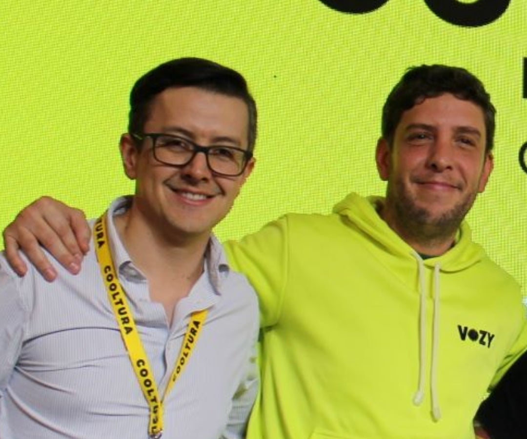 Carlos Omaña, CTO Líder de Tecnología Wompi, y Alejandro López, CoCEO de Vozy.