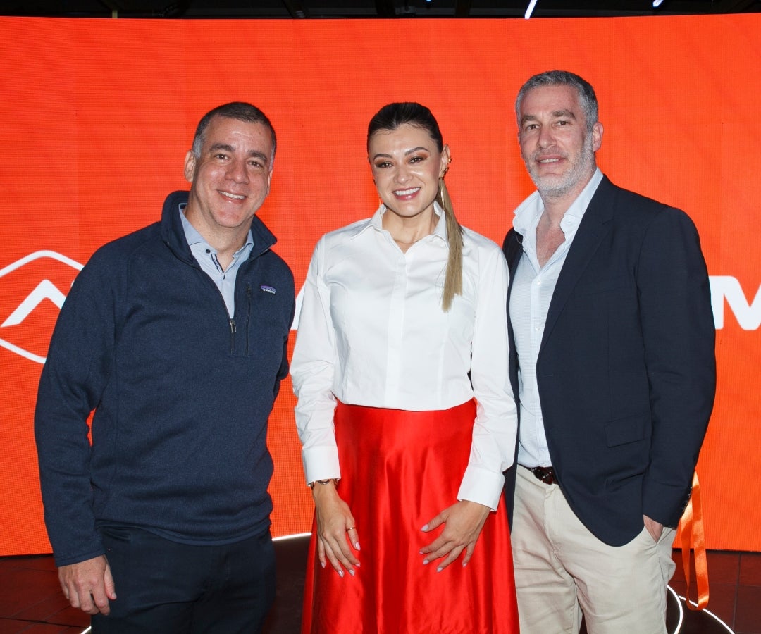 Ricardo Mundarain, gerente de ventas en Silmar Electronics; Paula Reyes, Business Development Manager en Euroalarmas; y Jaime Frajman, CEO en Kabat.