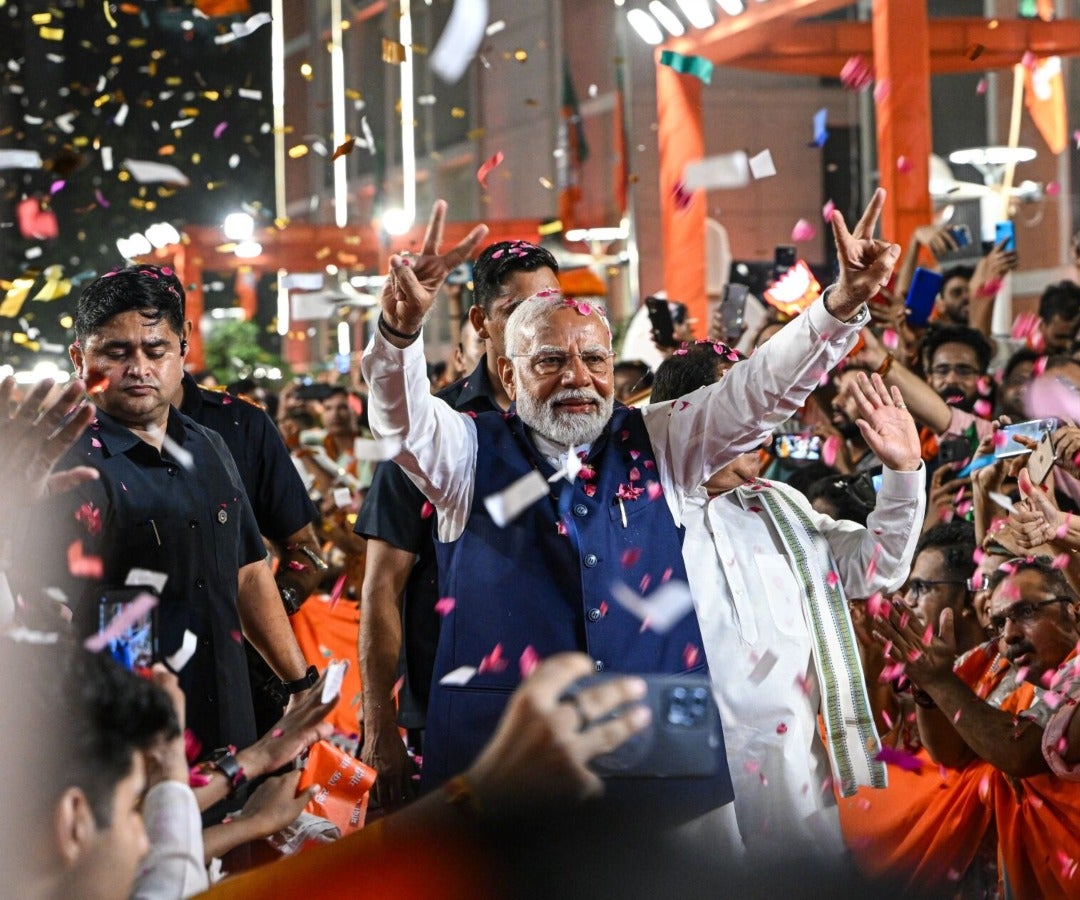 Narendra Modi en un recorrido con sus electores