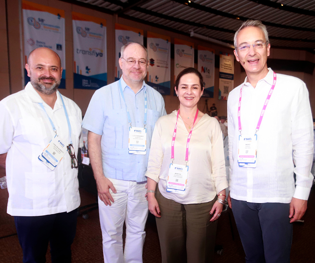 Carlos Aberto Reyes Gómez; Luis Fernando Múnera Congote, S.J., rector de la Pontificia Universidad Javeriana; Martha Woodcock, CEO de Banco Santander Colombia; y Mario Pardo, presidente de Bbva