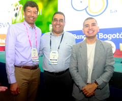 Javier Suárez, presidente de Davivienda; Alejandro Vera, vicepresidente de Asobancaria; y Jonathan Malagón, presidente de Asobancaria. Javier Suárez, presidente de Davivienda; Alejandro Vera, vicepresidente de Asobancaria; y Jonathan Malagón, presidente de Asobancaria.