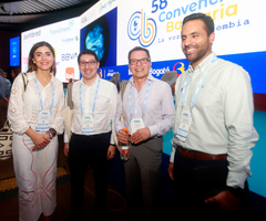 Laura Roa, presidenta del Fondo Nacional del Ahorro; Leonardo Rodríguez, del Fondo Nacional del Ahorro; Fernando Torres, vicepresidente del Banco Contactar; y Luis Marín, vicepresidente empresarial del Fondo Nacional del Ahorro. Laura Roa, presidenta del Fondo Nacional del Ahorro; Leonardo Rodríguez, del Fondo Nacional del Ahorro; Fernando Torres, vicepresidente del Banco Contactar; y Luis Marín, vicepresidente empresarial del Fondo Nacional del Ahorro.