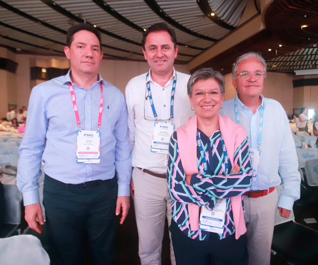 César Prado, presidente de Banco de Bogotá; Orlando Forero, presidente de Banco Finandina; Claudia López, exalcaldesa de Bogotá; y Gerardo Hernández, vicepresidente Jurídico de Banco Bogotá.