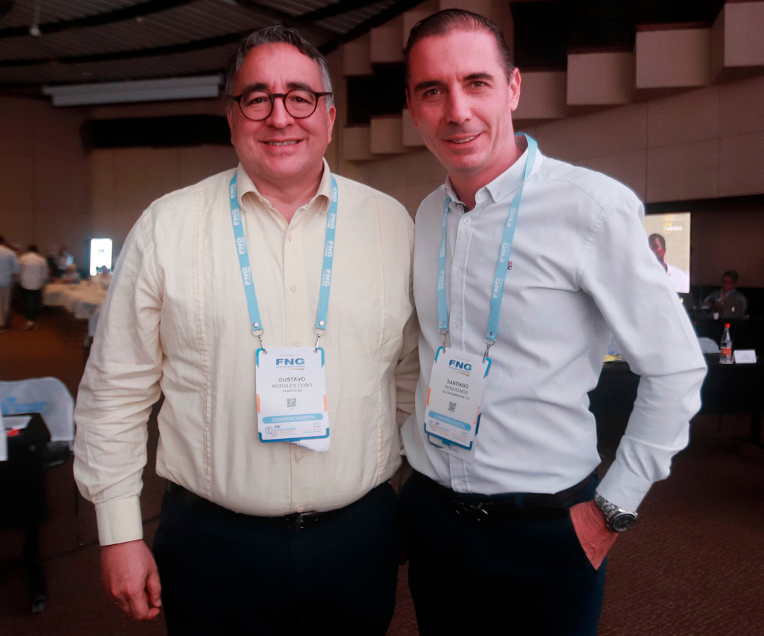 Gustavo Morales Cobo, presidente del gremio Fasecolda; en compañía de Santiago Peñaranda, vicepresidente de Coltefinanciera.