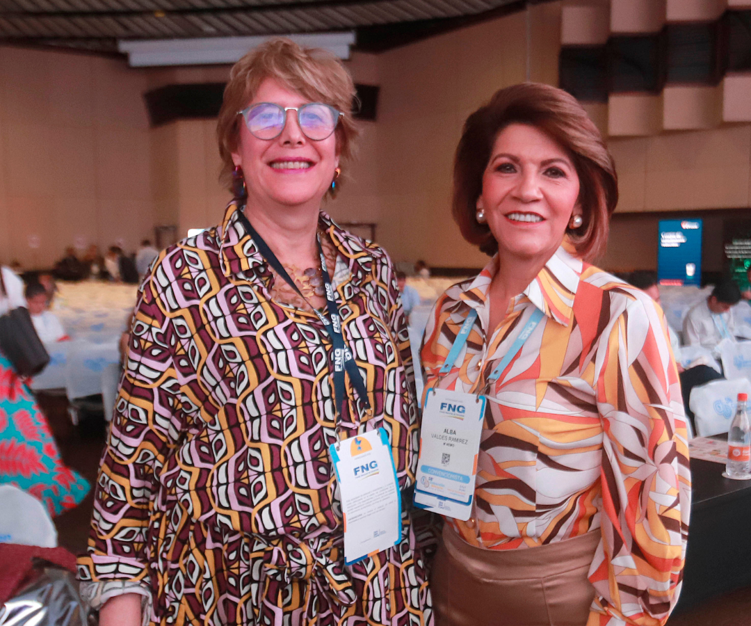 Mónica Gómez, vicepresidente administrativa de Asobancaria; y Alba L. Valdés, vicepresidente de Estrategia y Desarrollo de Negocio de Mnemo.