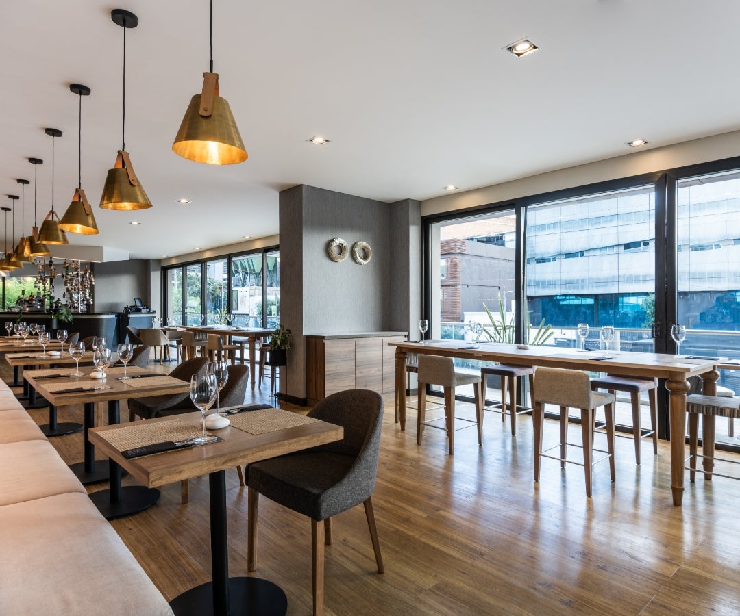 El precio promedio por persona es $80.000.