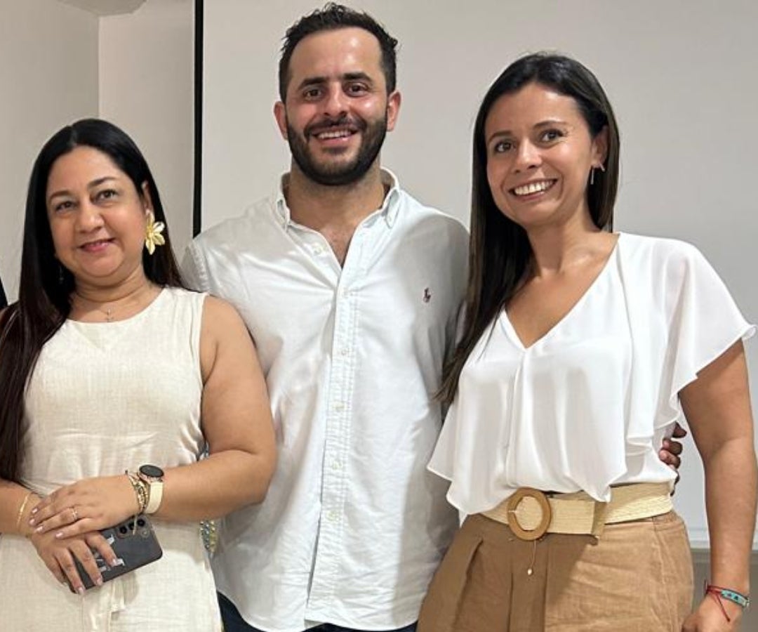 María Isabel Assis, jefe comercial Movistar Empresas Sucre - Córdoba; Erasmo Zuleta Bechara, gobernador de Córdoba; y Jennifer Suárez, directora Mercadeo Movistar Empresas.