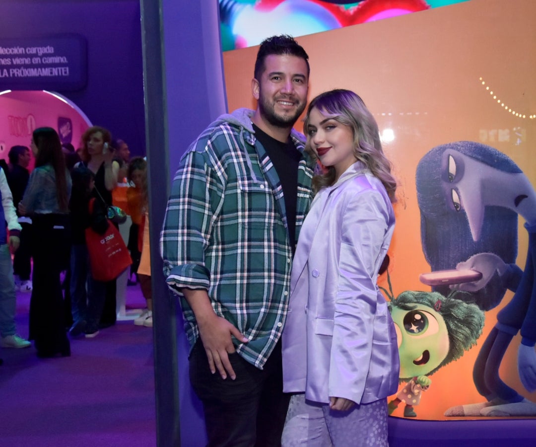 Felipe Toloza y Karen Rodríguez, creadores de contenido.