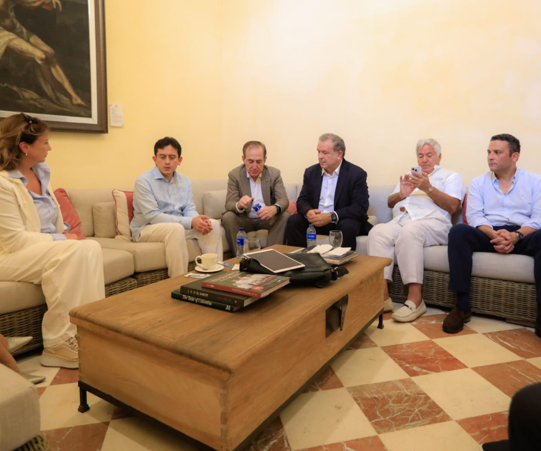 El ministro de Comercio, Industria y Turismo, Luis Carlos Reyes, se reunión con varios empresarios en Ceapi