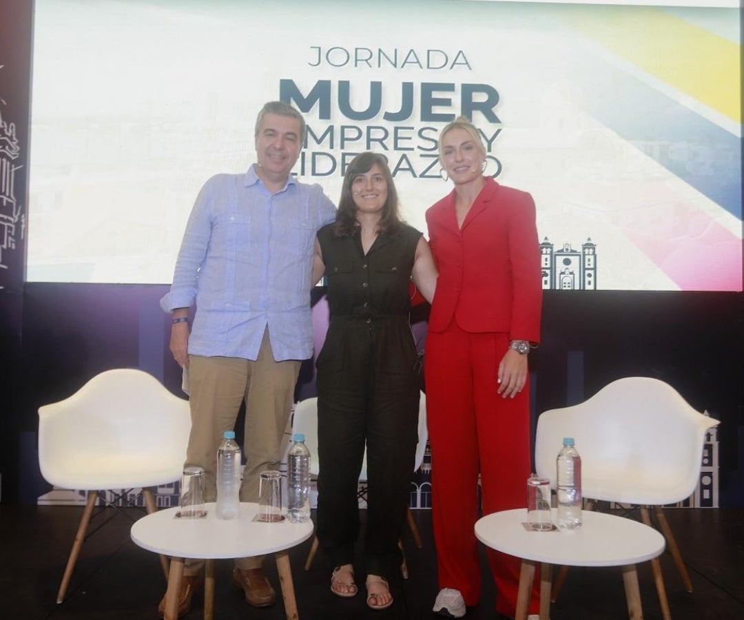 Miguel Ángel Navarro, CEO de Catenon; Tatiana Calderón, piloto de automovilismo; y Alexia Putellas, ganadora del Balón de Oro Femenino y ‘The Best’ a la mejor jugadora en España otorgado por la Fifa.