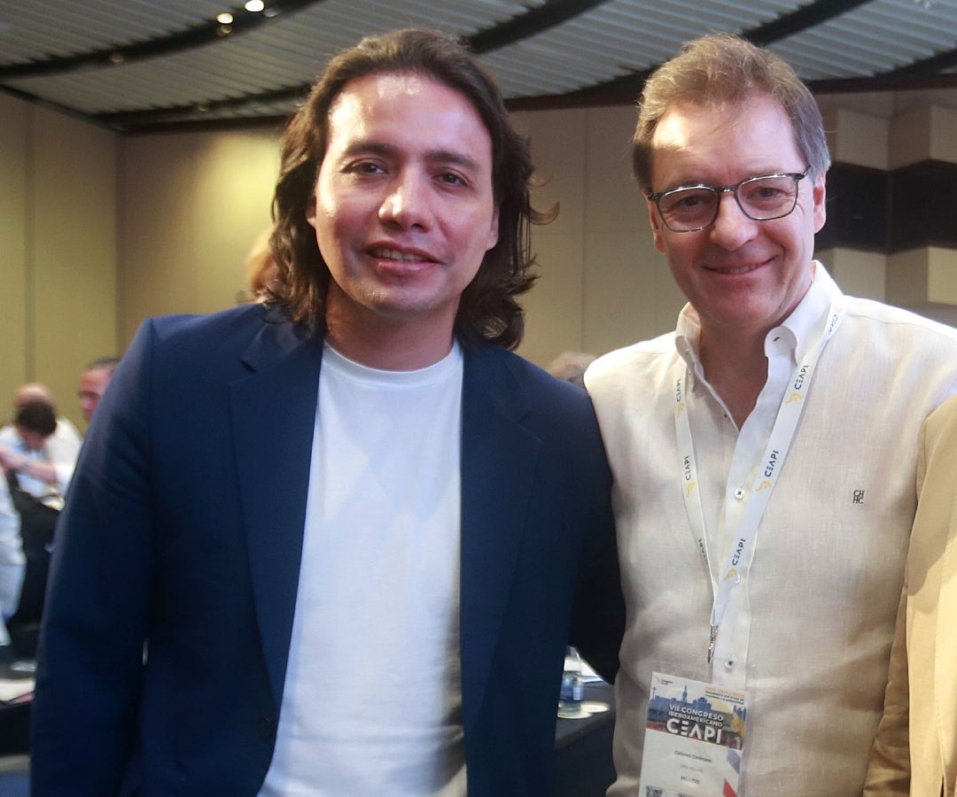 Max Trejo, secretario general de la Organización Internacional de la Juventud, y Gabriel Cedrone. Socio del Grupo Vallas.