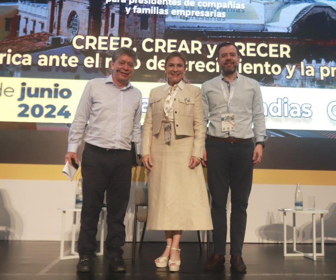 Bruce Mac Master, presidente de la Andi; Carolina Mejía, alcaldesa de Santo Domingo; y Carlos Fernando Galán, alcalde de Bogotá.