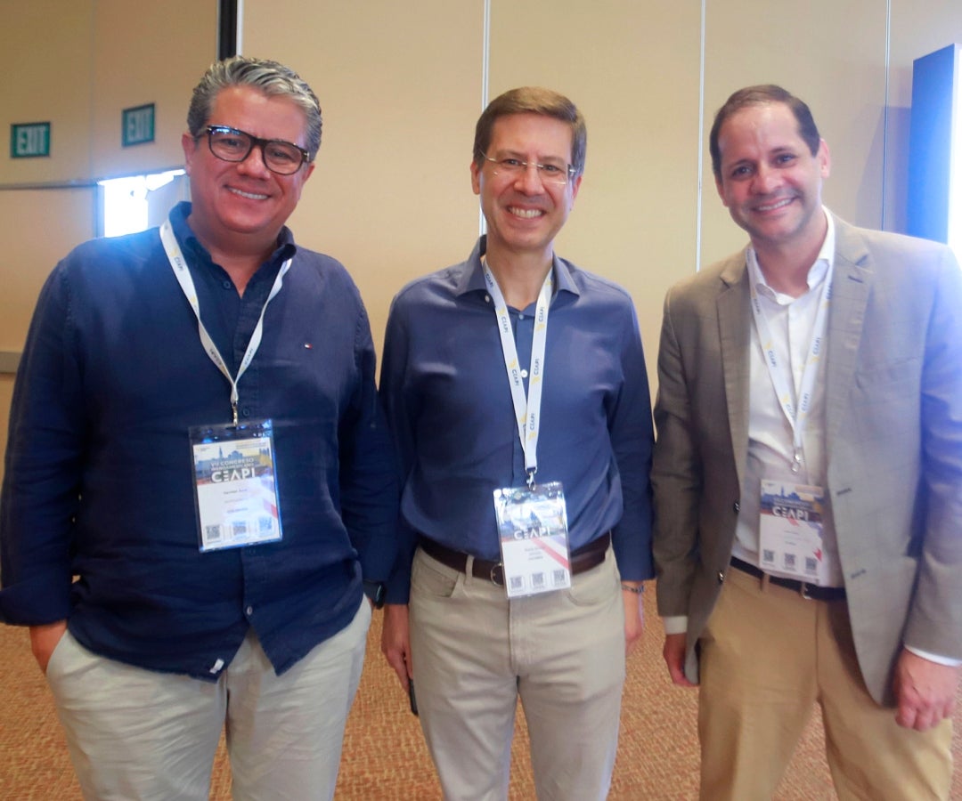 Germán Arce, presidente de Asofiduciarias; Vicente Carvajal,socio de la compañía Marqas; y Andrés Zamora, funcionariodel Banco de Desarrollo de América Latina y el Caribe.