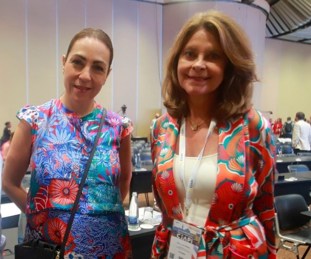 Cristina Pineda, presidente de Pineda Covalín, y Marta Lucía Ramírez, excanciller de Colombia.