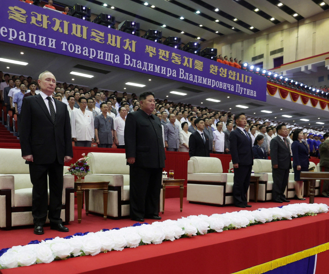 El presidente de Rusia, Vladímir Putin, y el líder de Corea del Norte, Kim Jong Un, asisten a un concierto de gala en Pyongyang