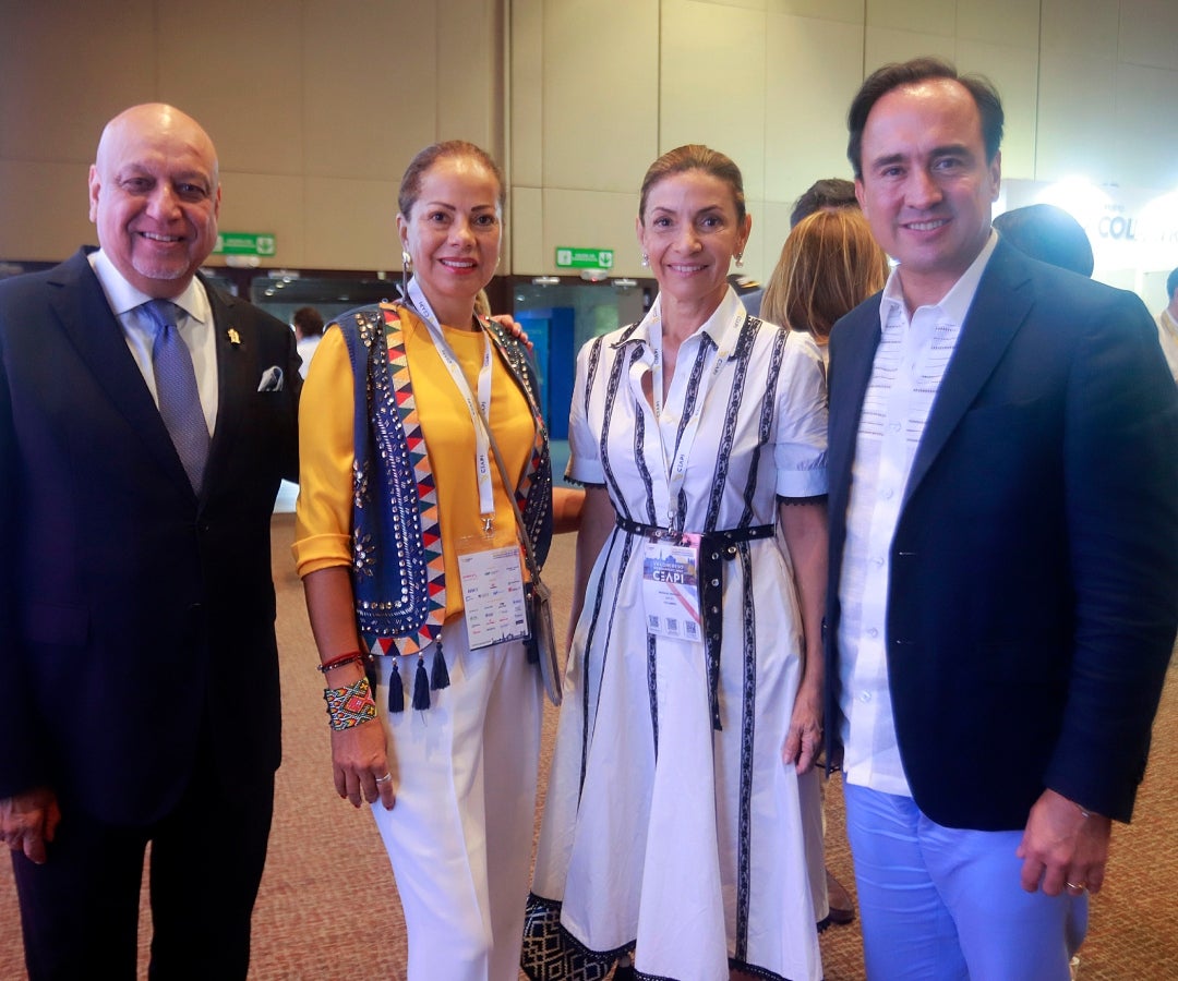 Mohan Chainani, presidente Chaincorp; Faenza Torbay, directora del Centro Comercial Cascada de Venezuela; Marianela Manrique, presidenta Matzu; y Ricardo Jara, CEO en Real Time de Chile.