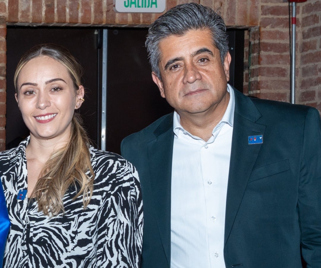 De Grupo Familia: Melisa Ospina, especialista en Comunicaciones, y Mauricio Castro, gerente de Ventas.