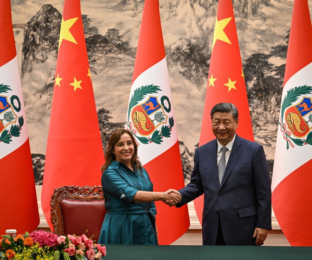 Dina Boluarte, presidente de Perú y Xi Jinping, presidente de China