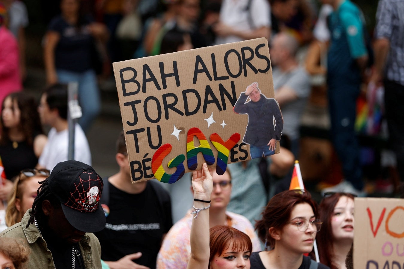 Miles de personas asistieron a la Marcha del Orgullo en París antes de las elecciones