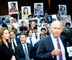Familiares de las víctimas del accidente aéreo de Boeing Familiares de las víctimas del accidente aéreo de Boeing