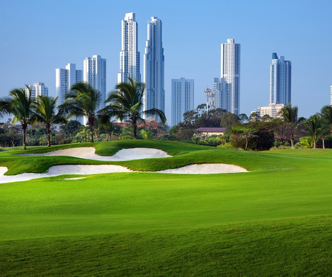 Uno de los hoyos del campo de golf de The Santa María, a Luxury Collection Hotel & Golf Resort