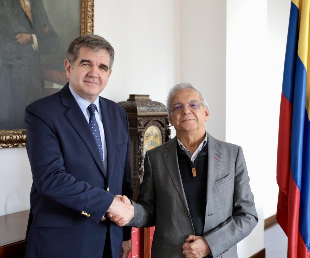 El embajador de España, Joaquín María de Arístegui, junto con el ministro Ricardo Bonilla.